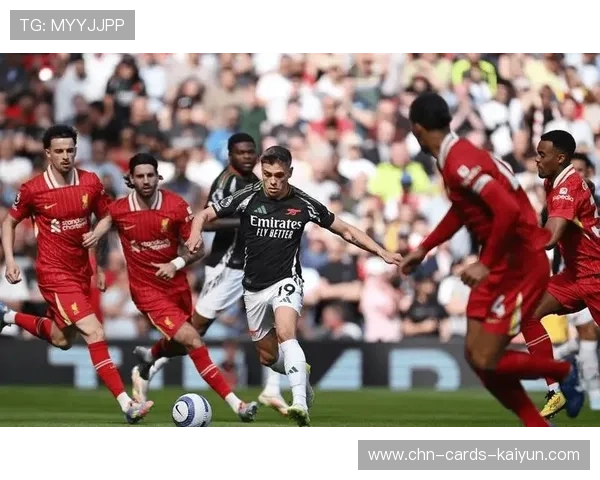 阿森纳传控打入禁区，萨卡凌空扫射破网